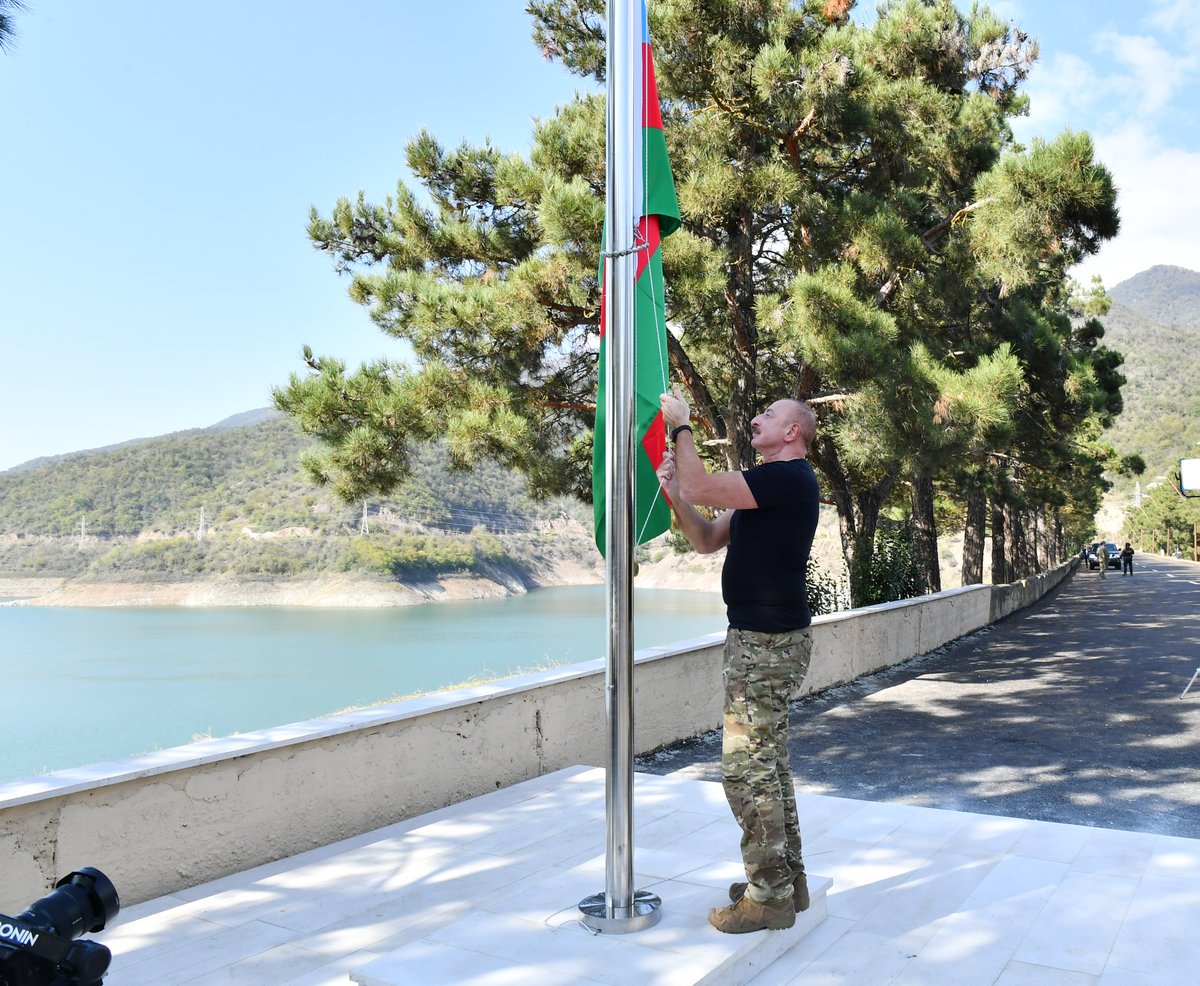 Ilham Aliyev has raised the National Flag of the Republic of Azerbaijan at the Sarsang reservoir.