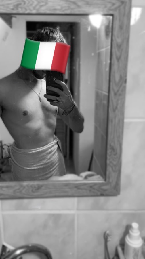 Italiano19xL's tweet photo. Qui veut venir jouer avec moi ma libido est en feu 🔥

#italien #nude #porn #sex https://t.co/641TtPJsPm