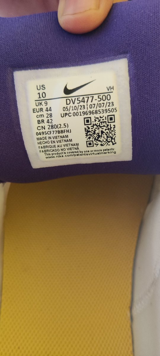 sac_agg's tweet photo. @myntra @MyntraSupport 
Pathetic services from Myntra and customer care response.Ordered a pair of shoes costing more than  Rs 5000, received the wrong size TWICE even after assurance from myntra customer care. I had to wait for almost 2 weeks for getting the wrong product https://t.co/oyaCFJFz9G