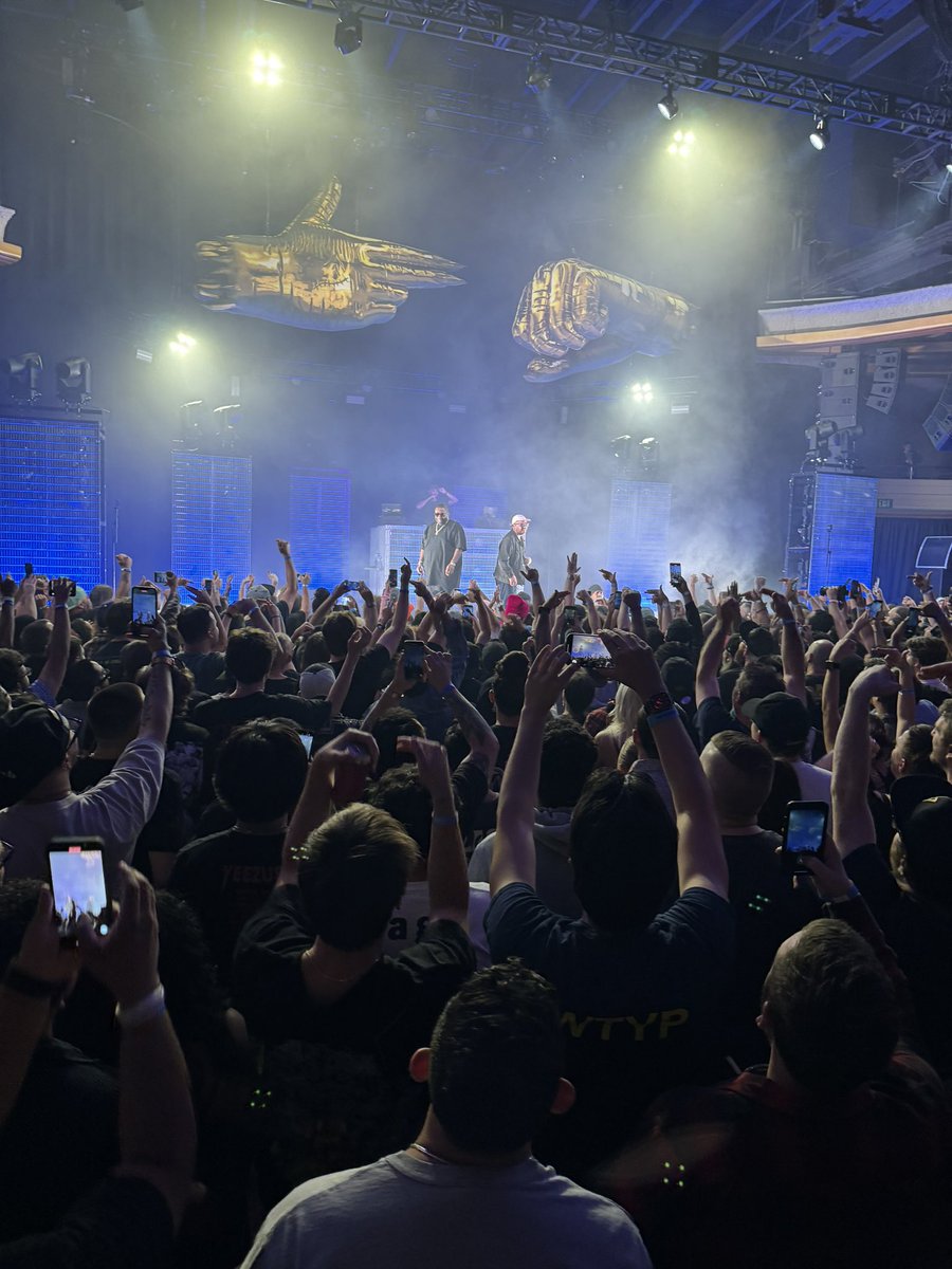 thayer_kyle's tweet image. Run the Jewels was epic. My only regret is not being able to stay for night 4

#RTJ3