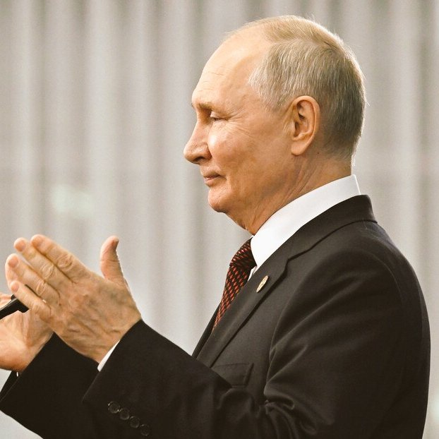 SprinterPress's tweet photo. Everyone in BRICS wants a multipolar world, everyone wants equality in interstate relations, said Russian President Vladimir Putin.

🇨🇳 He particularly emphasized the positive role of China and its President Xi Jinping in international relations, because they do not impose anything on anyone, but base relations on compromise