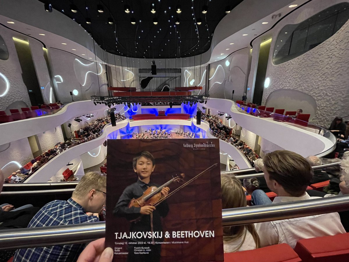 GPacyk's tweet photo. Young &amp; talented #ChristianLi with #AalborgSymfoniorkester under #FredrikBurstedt played #tchaikovskyviolinconcerto in #MusikkensHus #Aalborg #Denmark. He is just 16 old but his #violin
#guarneridelgesu ex-Paulsen is much older (from 1737) https://t.co/YgRH5buM1d