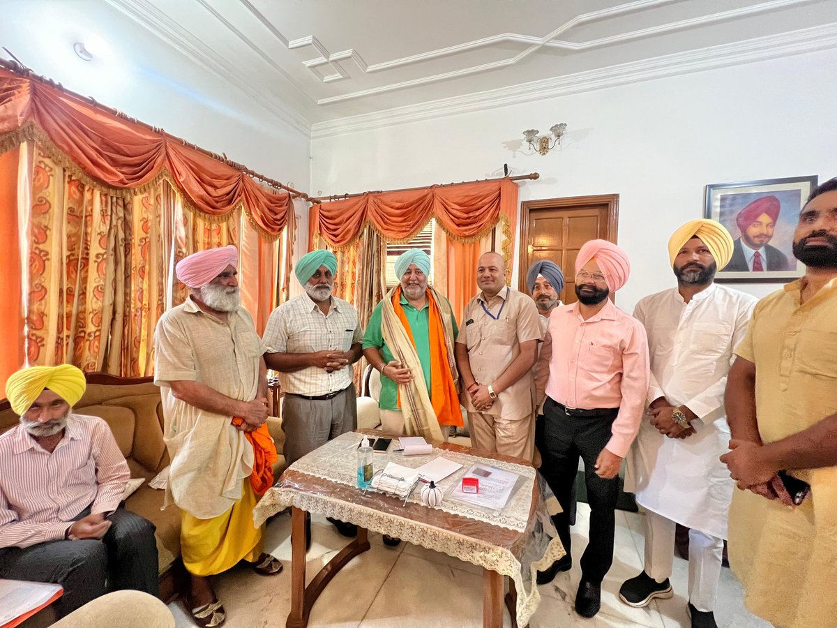 JasbirGillKSMP's tweet photo. Met people of my constituency &amp; also paid obeisance at Gurdwara Chewien Patsahi Baba Bakala Sahib 
@priyankagandhi @kharge @RahulGandhi @INCIndia @INCPunjab @INCIndia @kcvenugopalmp https://t.co/HABcdD7VxP