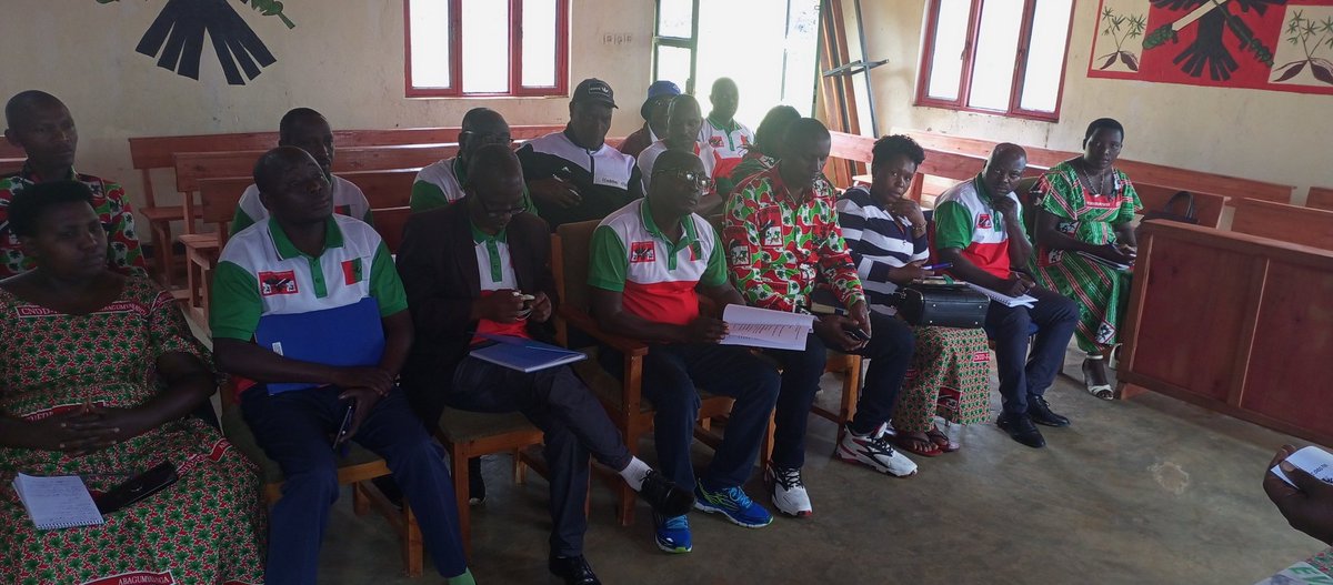 CNDDFDDBururi's tweet image. #Burundi Kuri uyu wa 14/10/2023, harabaye ibisikanya hagati y'abahora barongoye @CnddFdd muri @Province_Bururi @makambaProvince @RumongeProvince na @RutanaProvince na bashasha bagiye kurongora uwo mugambwe mu ntara nshasha ya #Burunga. Aha hari muri @Province_Bururi👇.