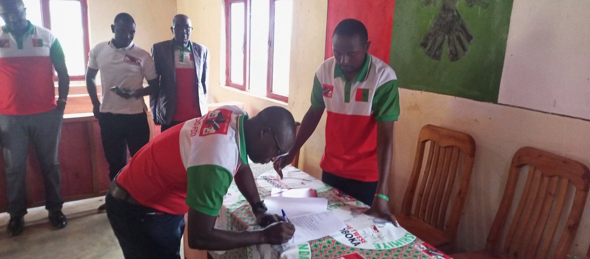 CNDDFDDBururi's tweet image. #Burundi Kuri uyu wa 14/10/2023, harabaye ibisikanya hagati y'abahora barongoye @CnddFdd muri @Province_Bururi @makambaProvince @RumongeProvince na @RutanaProvince na bashasha bagiye kurongora uwo mugambwe mu ntara nshasha ya #Burunga. Aha hari muri @Province_Bururi👇.