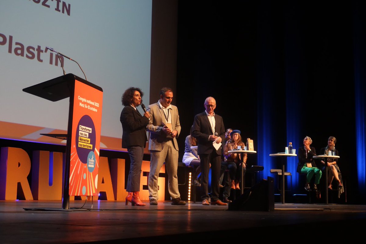 #metz2023|Cathy Escoffier  <a href="/Orange/">Orange</a>, remet le 2e prix RuralInnov' Luz’in qui rejoint le mouvement international #PreciousPlastic en installant une ligne de recyclage des matériaux plastiques pr sensibiliser,  expérimenter &amp; créer des boucles d'économie circulaire en Nord-Isère👏👏