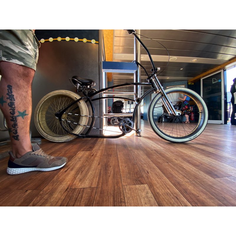 ElwoodNft's tweet photo. So…. It‘s cold & rainy now again for another 11 months here in germany…
Time to ride my bike one last time to the storage before summer is back for 3 days next year… 😬
I really love to ride this bike so much I wish I could move to a warm spot.. 😂😂😂
#Basman https://t.co/RgUJluwjbe