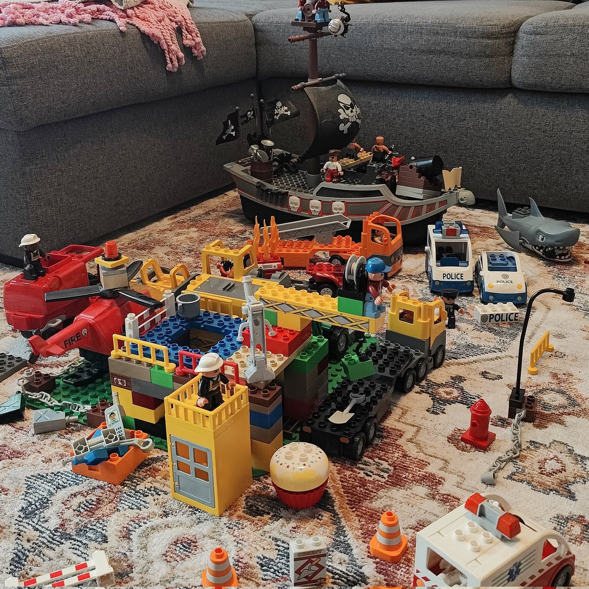 MarkkuMartikai3's tweet image. Lego jutut on kivoja, vaikka käy polviin.
#duplo