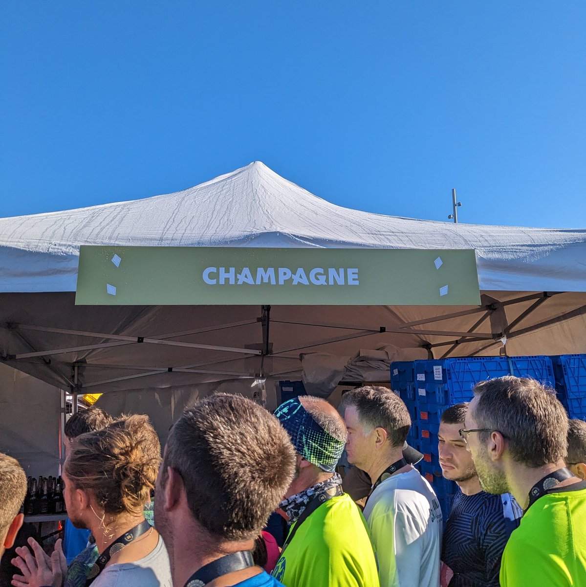 Au  #Reims #Champagne #Run : Belle et seule course au monde 🌐 où il n'y a pas de T-shirt offert 🤔 à l'arrivée mais une #flute 🥂 de #champagne 👏
Ave  un honorable 48'10" au 10km