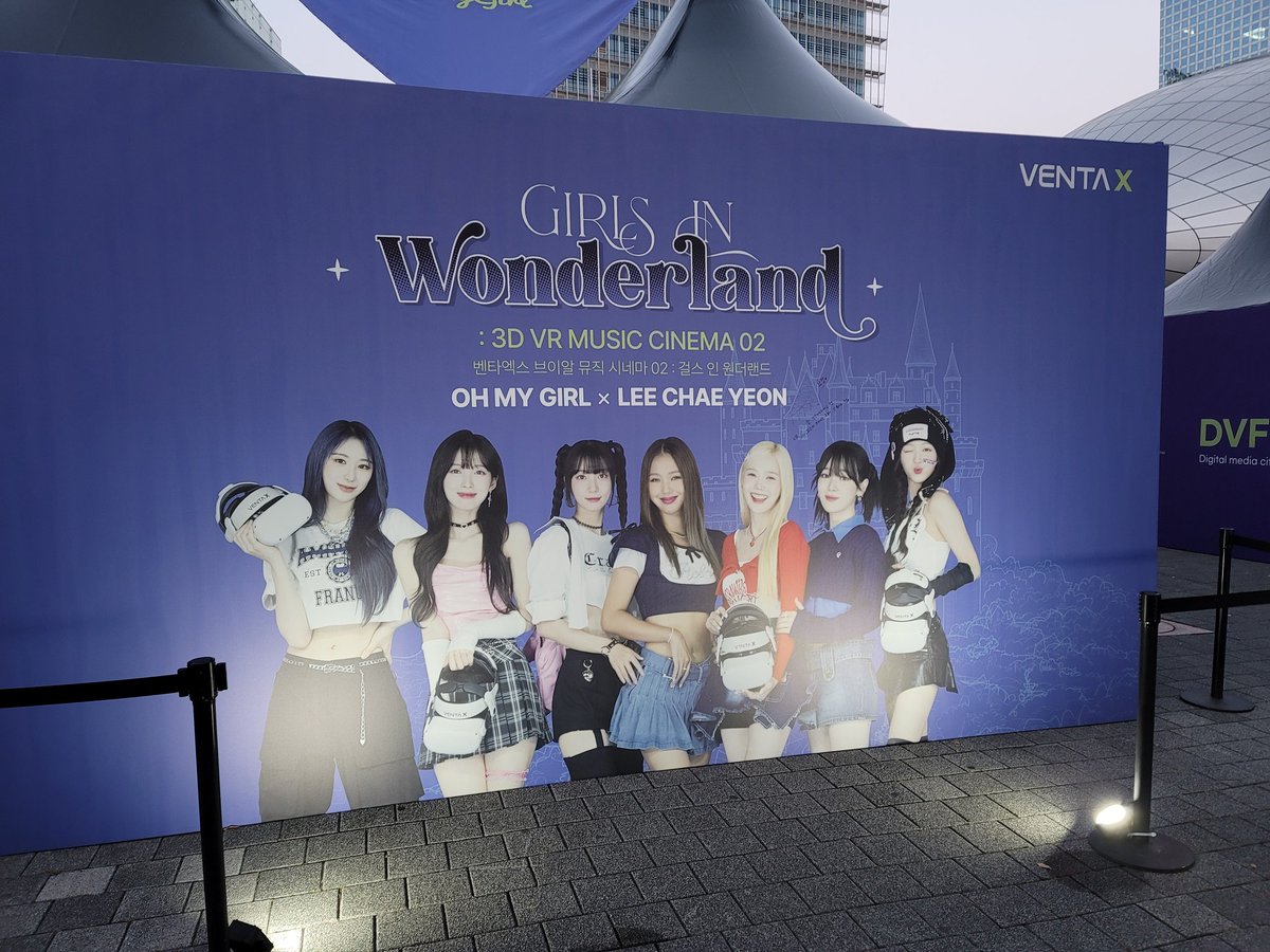 Smile_Jjaeyon's tweet image. 볼때마다 신세계
현장감 장난 없음
내 최애랑 바로 눈앞에서 아이컨택 개꿀
나중에 하나 사야 되지 싶음
#VENTAX #VR콘서트 #KPOPVR #걸스인원더랜드
#오마이걸 #이채연