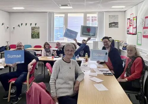neilwyn's tweet photo. Criw Uwch gwych Sadwrn Siarad Wrecsam yn barod i ddathlu diwrnod #sumae 🏴󠁧󠁢󠁷󠁬󠁳󠁿 https://t.co/aaRx6xOkCQ