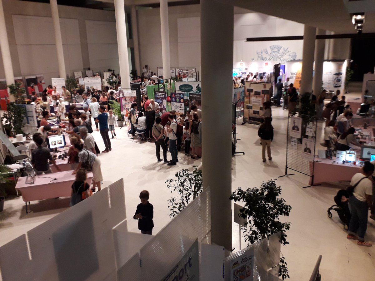 🎊💡 Nous avons passé une belle et riche 2e journée au Festival des Sciences à Marseille : après une matinée plutôt calme,  les initiations à la langue des signes étaient appréciées durant tout l'après-midi ! 🤗 #FDS2023 <a href="/fds_sud/">FDS SUD</a>