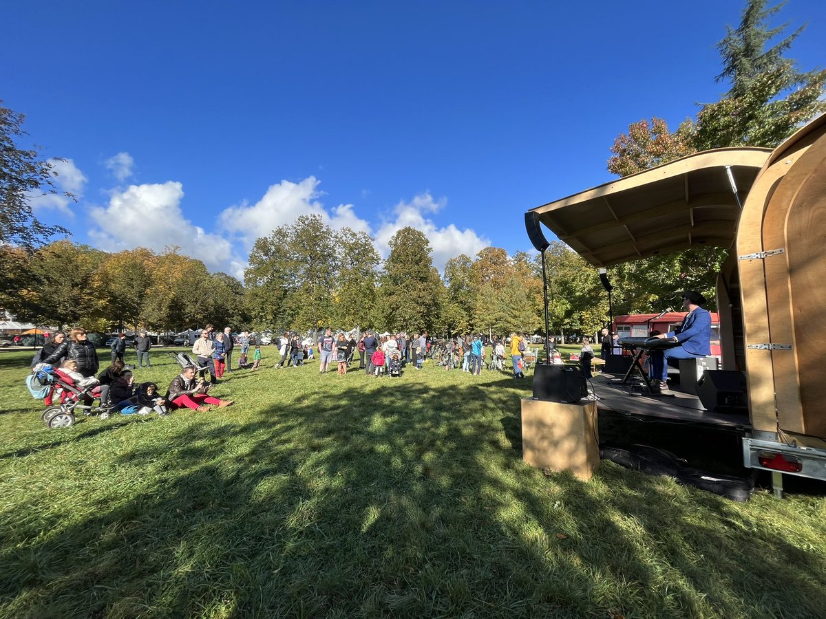 Le temps est avec nous pour la Pépinière en fête ☀️ Rendez-vous pour des concerts gratuits toute la journée dans le parc, au Chapiteau et au Magic Mirrors ! #NJP2023 #NJP50ANS