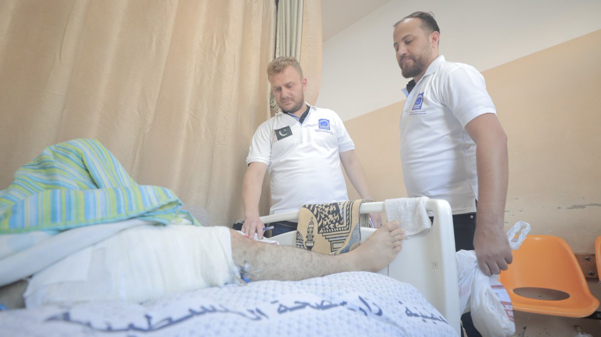 پاکستان سے تعلق رکھنے والی این جی او الخدمت فاؤنڈیشن کی طبی امداد غزہ پہنچ گئی۔ الخدمت فاؤنڈیشن ترک اور مقامی این جی اوز کے ساتھ مل کر کام کر رہی ہے

#Gazagenocide 
#طوفان_الاقصي_ 
#غزة_الآن