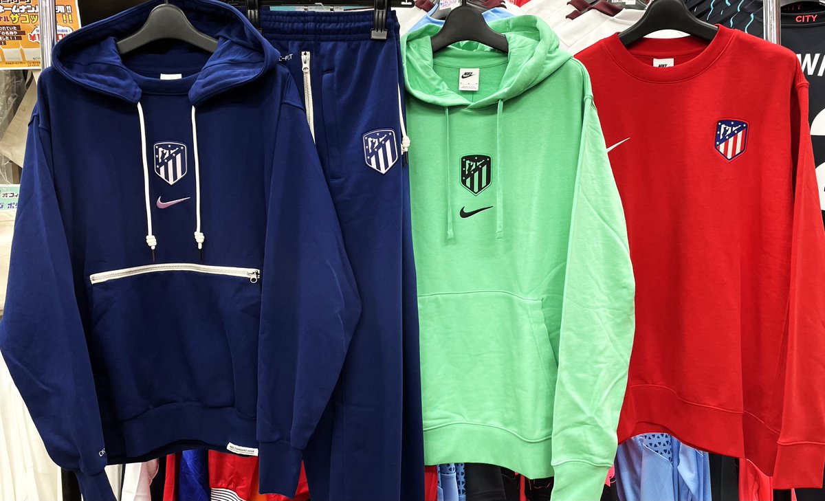 fcFA_JAPAN's tweet photo. 🔴#アトレチコ・マドリード
23-24シーズンアパレル続々入荷📢

シメオネ監督も着用のアンセムJKTや、普段使いし易いカジュアル #NIKE ウェアも多数あります👍
実店舗まで🙏

オンラインはこちらから⬇️
https://t.co/p8G75Tw4oZ
#Atleti https://t.co/pUBn6WT3o9