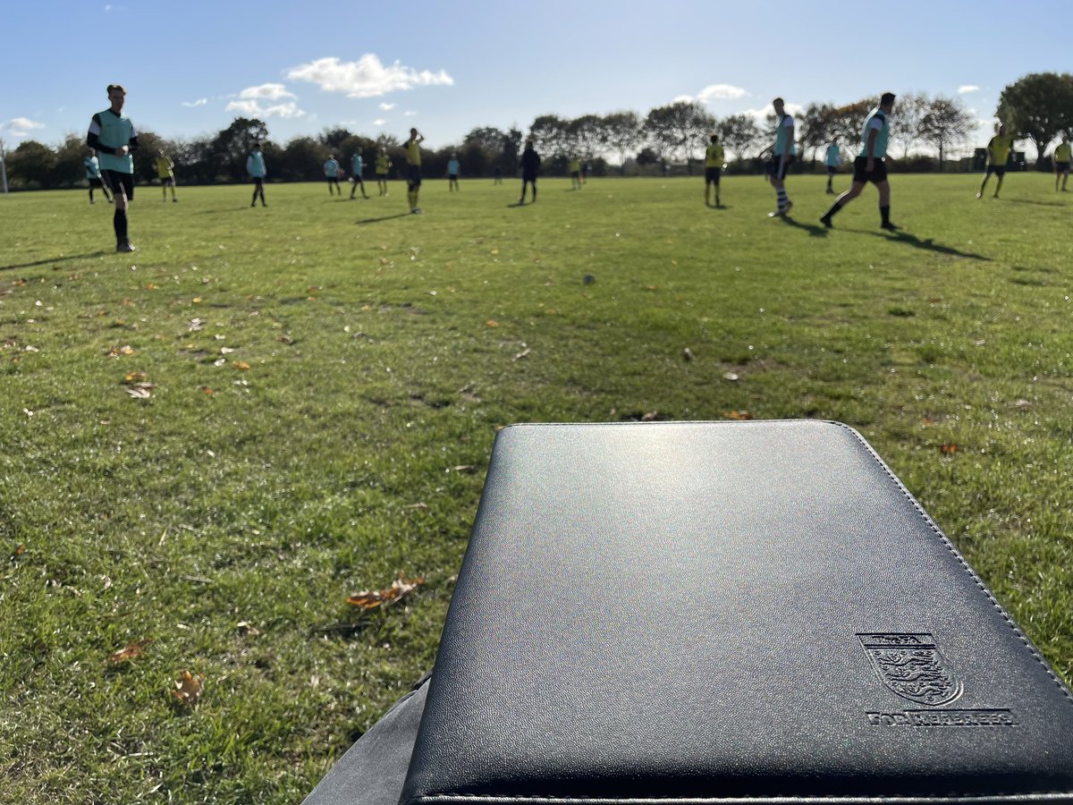 Beautiful October’s morning undertaking Match Day Coaching in the @ThurrockASL for one of our @EssexReferees on their L6-5 Referee Progression Pathway with @EssexCountyFA @FARefereeing #DevelopedInEssex ⚽️🙌🏻