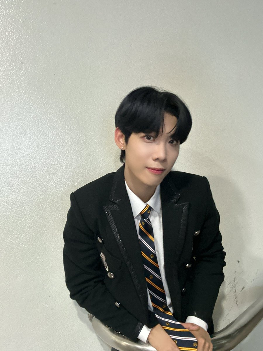 nSSign_official's tweet photo. [#로빈] 교복 오랜만에 입으니까 학생 시절이 너무 그리워요 ㅜㅜ
여러분! 로빈 교복 사진들 어떤 것 같나요?

#엔싸인 #nSSign #ROBIN https://t.co/jFq70BV3yI