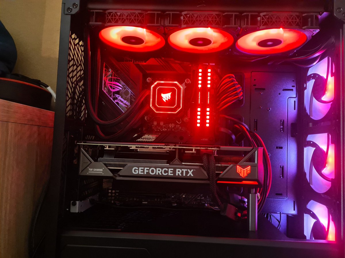 New GPU in new case. Pc is silent, can't believe how quiet it is now. And the temps are so much lower.
All I need now is time to use it 😂👍🏻