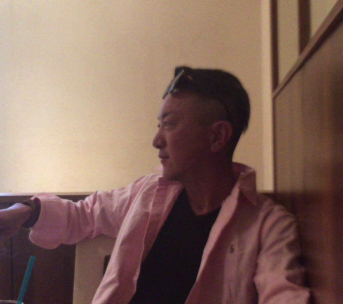 ROZATECofficial's tweet photo. 【DJ Dai from VOLVOX】
笠間市を代表するレジェンドDJの1人。
音楽、酒、漢と言ったらDJ Dai。
普段はHIP-HOPをメインに幅広くDJしているが、今回はROCK DJとして出演して頂く。
とにかく音楽への想いが誰よりも熱い漢。そんなDJが鳴せるプレイを見逃すな！ https://t.co/wwMJ2Cckit