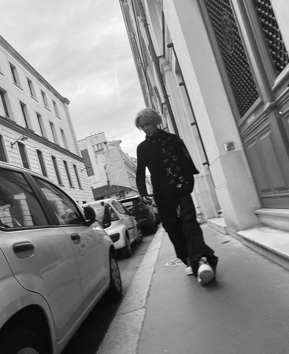 12solamifasol's tweet photo. CHOI HYUNSUK UPDATE IN FRANCE!!!!!!!! https://t.co/NRx22qkBq0