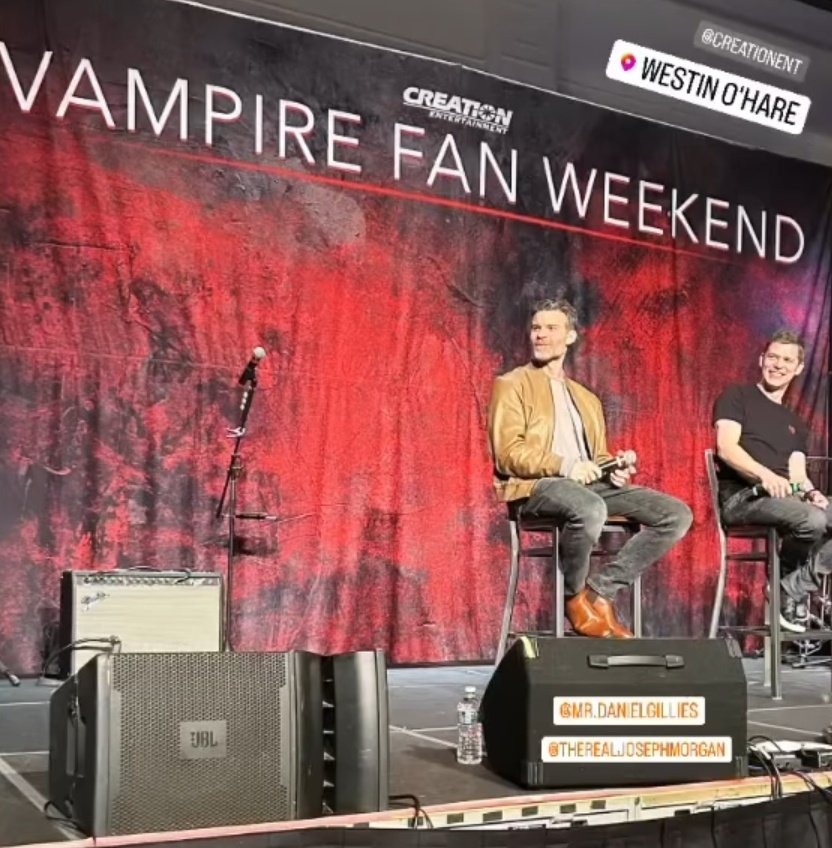 barbiehybridken's tweet photo. Joseph Morgan and Daniel Gillies were in Chicago and they appeared on stage together for an amazing panel. they are always charming!! 

#TVDChi (credit: instagram) https://t.co/lQAwIiSpOh