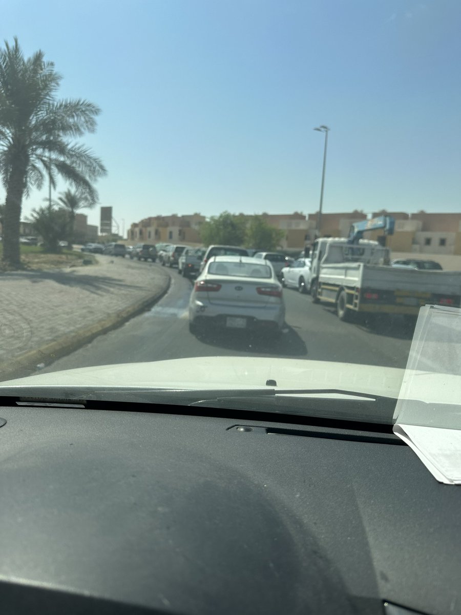 kadi2020's tweet photo. @Alahsamun 
@eMoroor 

دوار شارع  الامير فيصل بن فهد ( دوار العلم ) 

هذا الدوار المتنفس الوحيد لاكثر من حي ( احياء جنوب الهفوف ( الحمراء-اسكان الملك عبدالله  - العاصمة - الهدا)  - حي منسوب التعليم - حي الخالدية المتجه جنوب - حي ديار الحسا - )

السؤال / 

هل من حلول ؟! https://t.co/dJHr2MEjca