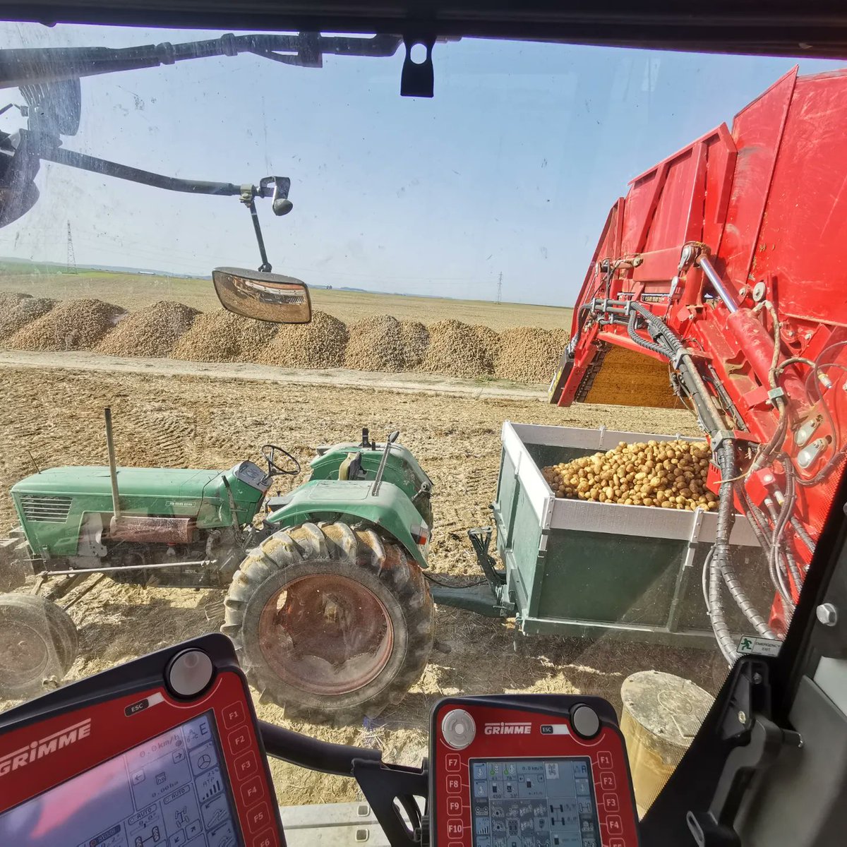Les semaines se suivent mais ne se ressemblent pas. <a href="/GRIMMEGroup/">GRIMME</a> Varitron 470 #deutz