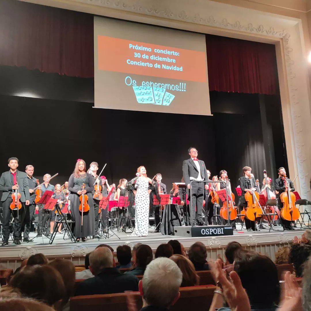 sinfonicaponfe's tweet photo. Día histórico ayer en el Bergidum. Faltó poco para que el teatro se viniese abajo por los aplausos y vítores del público. Gracias!
El 30/12 más. Os dejamos algunas imágenes. #ponferradaesmusica #talentoberciano #castañuelas #musicaespañola #ospobi #Turina #zarzuela #Falla https://t.co/aSguTQyNpi