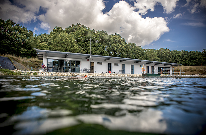 PhilHarvey_UK's tweet photo. An early morning @HANTSAR refresh session covering #throwlines and all things water related. Thanks to @AndarkDiving for hosting us. #247Volunteers #NoSkillsFade https://t.co/kQOoPQApxa