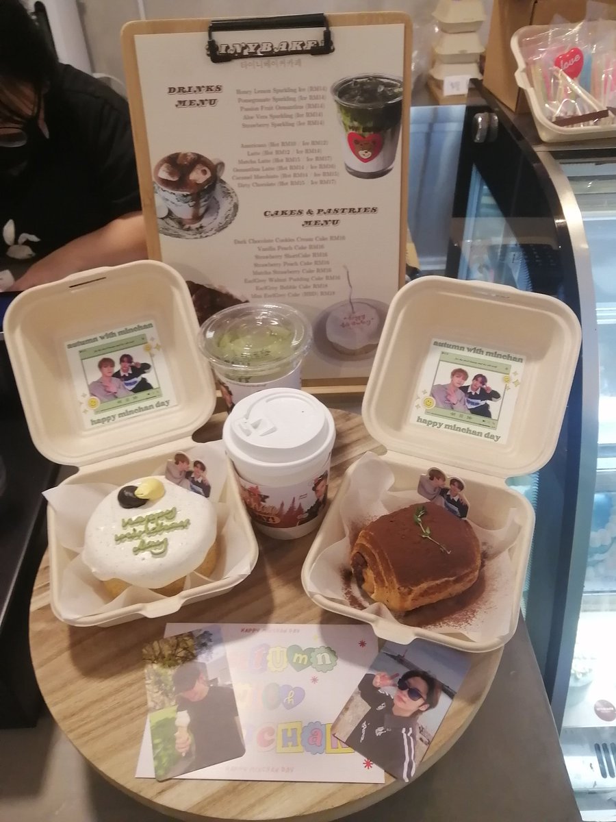 _ayunicorn_'s tweet photo. Celebrating Minchan day♡

Nice to meet you^^ @rfiedaa_

#AutumnWithMC https://t.co/jCd82fkCZd