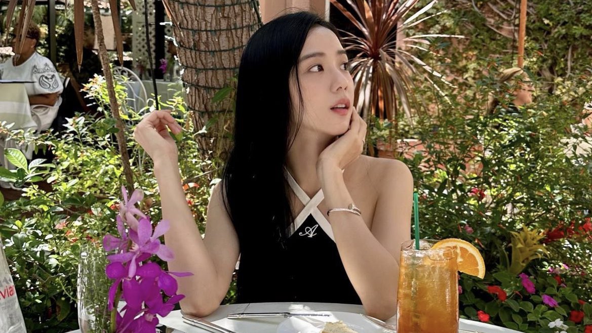 jisoosjpg's tweet photo. girlfriend https://t.co/jmjQWfwDwJ