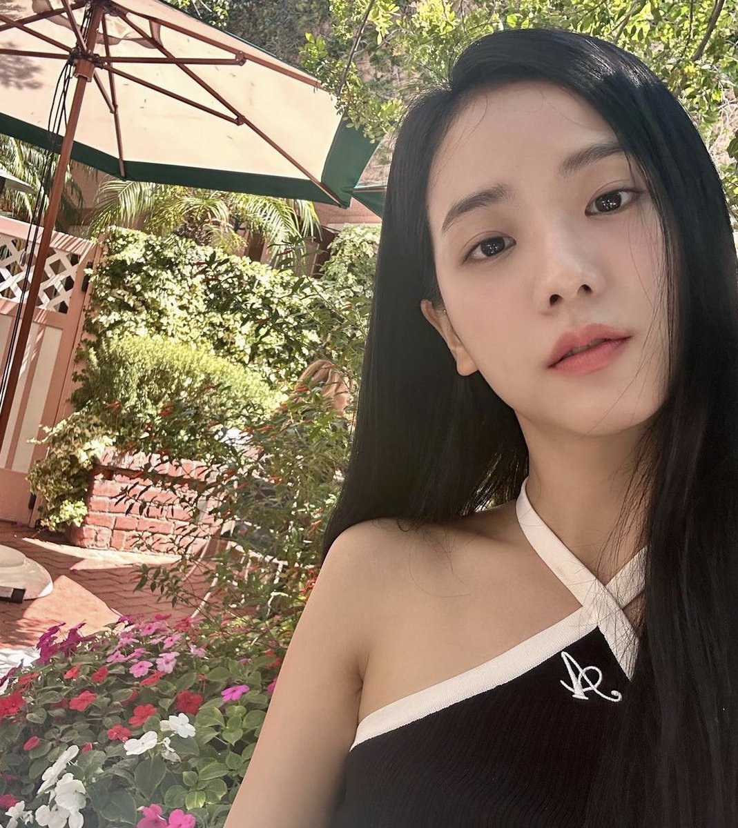 jisoosjpg's tweet photo. girlfriend https://t.co/jmjQWfwDwJ
