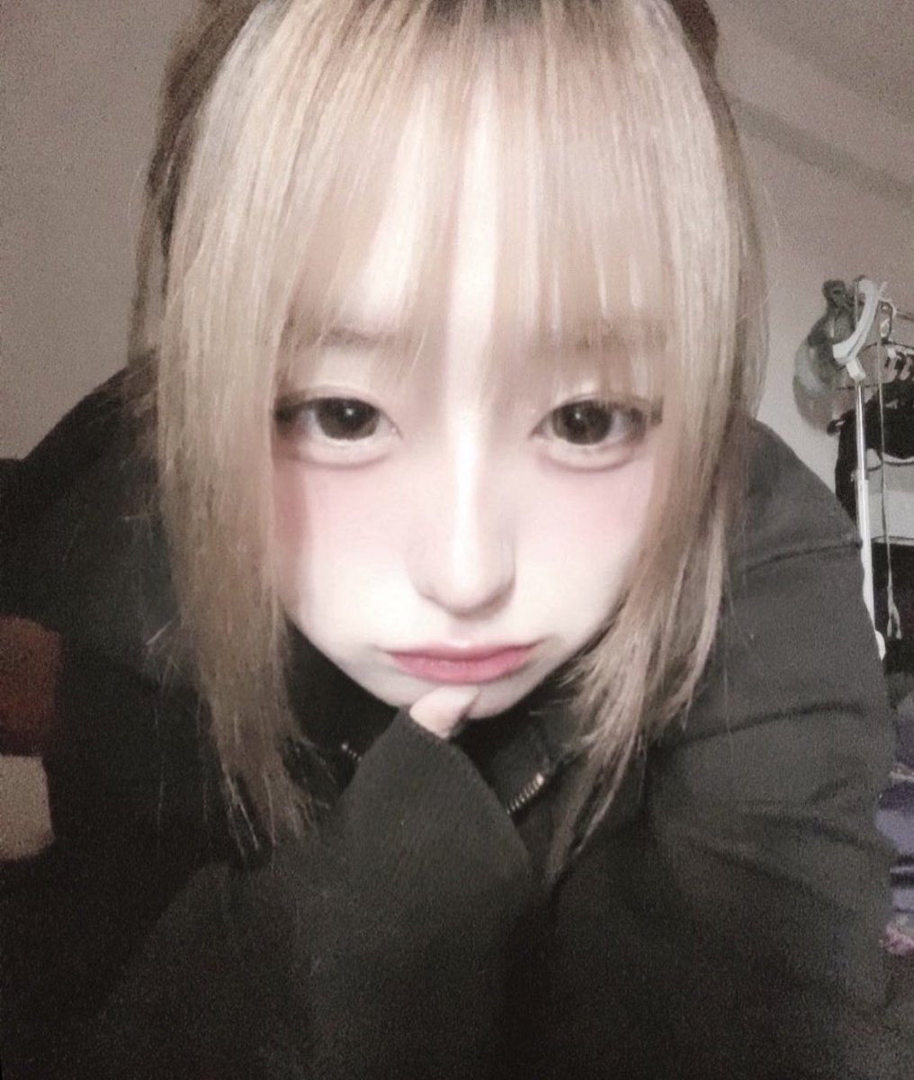 ／
新メイド
＼

なぎちゃんです！ @79moon_ 

初のお給仕は10/19から
メイド服おろした姿を見に来てくださいね❗❗❗