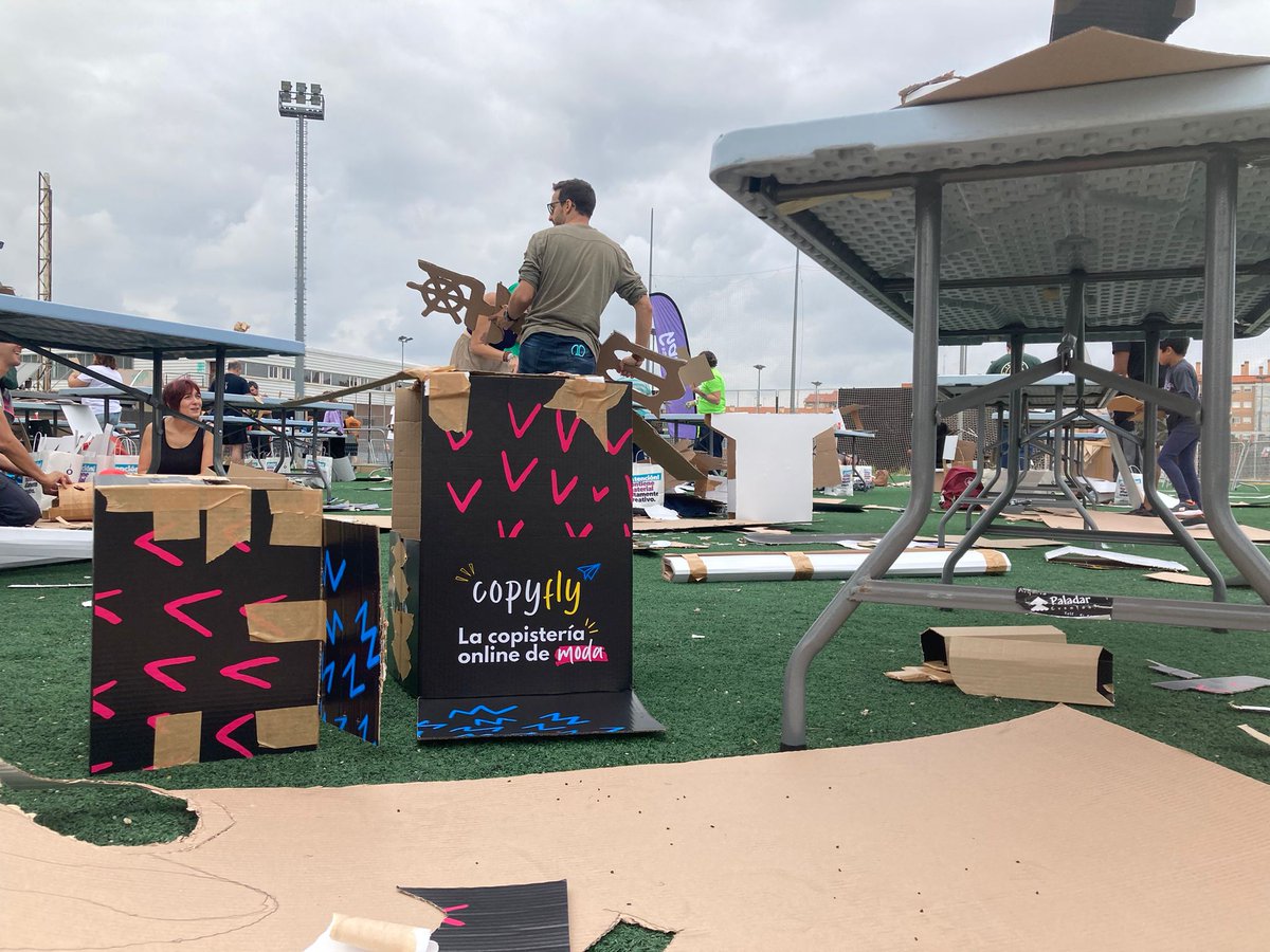 JordiCruzPerez's tweet photo. Hoy es día de agradecer a todos los que ayer formaron parte de la @CartonBattle así que primero de todo a @Copyflyes por creer en este proyecto desde el principio y ser nuestros patrocinadores oficiales https://t.co/YKeoyCBRAG