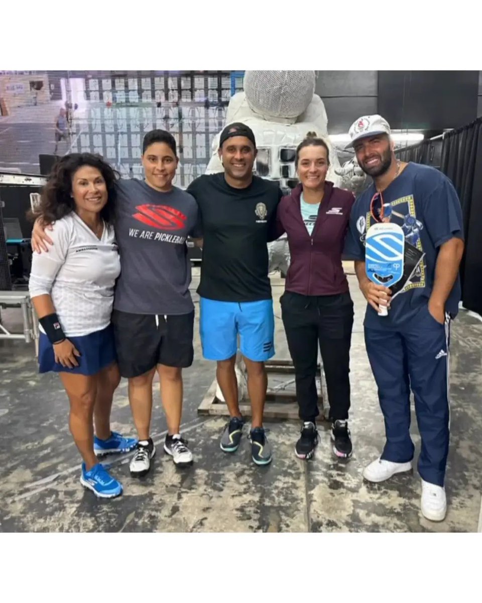Moumoune_28's tweet photo. Jencarlos abrió un nuevo lugar 👏 muchos éxitos y felicidades por el nuevo logro 😍❤️ @jencarlosmusic @DENN_Miami @miamipickleball @yardspickleball @yardsamelia #JencarlosCanela https://t.co/ejx6BGDoWd
