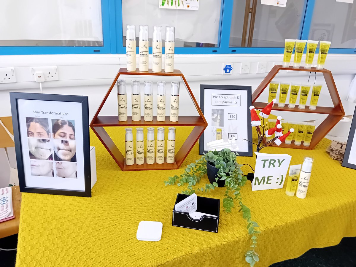 Nickala5's tweet photo. We're off and running with our @FlourishCIC @CommunityPopUps #Health and #wellness event here at Inch Arts #Altrincham #massage #popupspa workshops #BuySocial soup,  creative wellbeing and more! https://t.co/Tjmkrriy6P