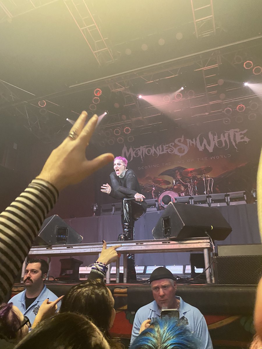 J_Mackenzie2's tweet photo. So dope seeing @ChrisMotionless @MIWband at HOB in MB last night. I saw y’all 11.5 years ago in Charleston as an opener. Y’all killed it 🖤 https://t.co/GTIBOom9fN