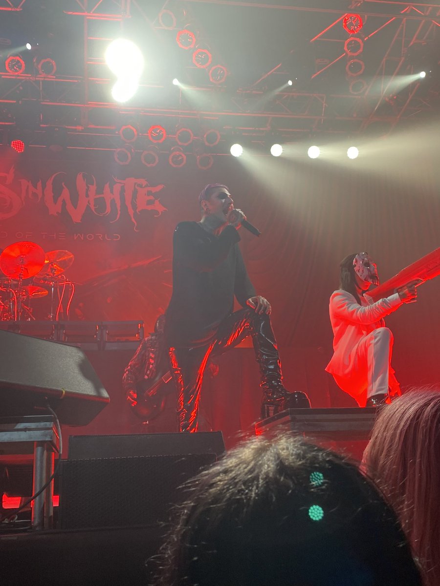 J_Mackenzie2's tweet photo. So dope seeing @ChrisMotionless @MIWband at HOB in MB last night. I saw y’all 11.5 years ago in Charleston as an opener. Y’all killed it 🖤 https://t.co/GTIBOom9fN