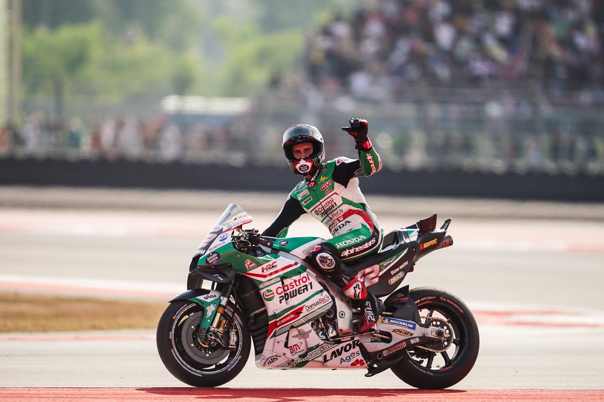 Rins42's tweet photo. 127 days after we are race finishers again (and on the top 10!) We tried to play it smart but did a couple of nice overtakes too 😜  All the surgeries, doctors, nights without sleeping, therapy sessions, hours in the pool &amp; gym, last minute travels &amp; efforts were worth it😁 https://t.co/bsKc7UcJU1