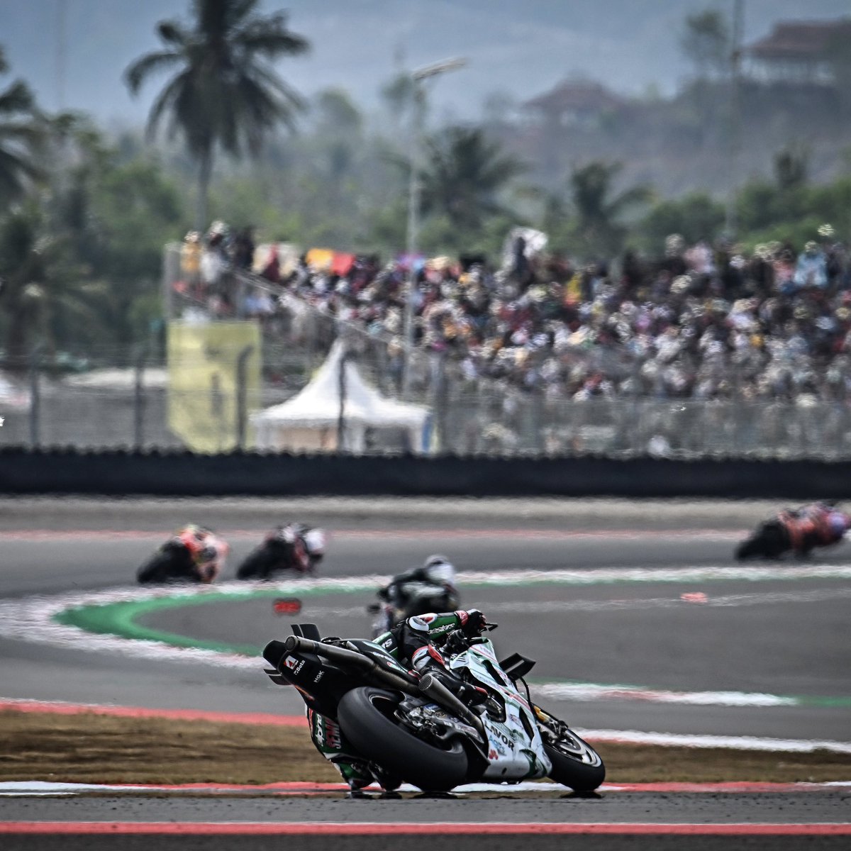 Rins42's tweet photo. 127 days after we are race finishers again (and on the top 10!) We tried to play it smart but did a couple of nice overtakes too 😜  All the surgeries, doctors, nights without sleeping, therapy sessions, hours in the pool &amp; gym, last minute travels &amp; efforts were worth it😁 https://t.co/bsKc7UcJU1