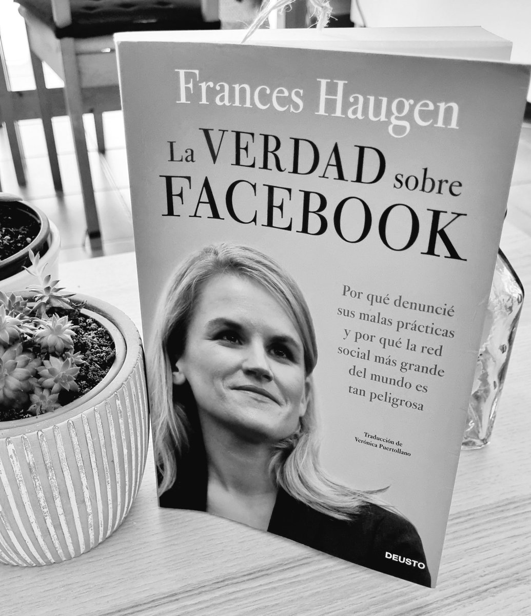 Gràcies al coratge de @FrancesHaugen tenim l'oportunitat de conèixer el model de negoci i la filosofia dels algoritmes que governen les xarxes socials. La millor lectura TIC de l'any 👩‍💻