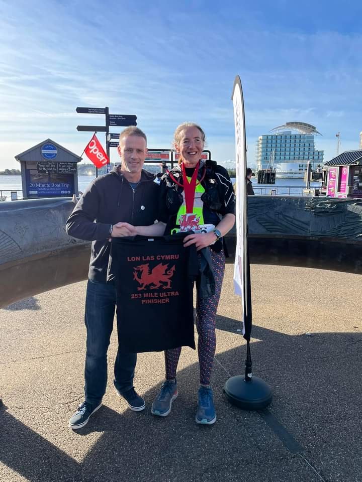 miles_together's tweet photo. That's #LonLasUltra in the bag! 253 miles through rain, wind and cold in a new ladies record of 75h42 @MrsBMumOfFour smashed the old record by over 12 hours and finishes second overall in the race 🥈Outstanding grit and determination... and still smiling 🤩 https://t.co/xZPAv0RoXo