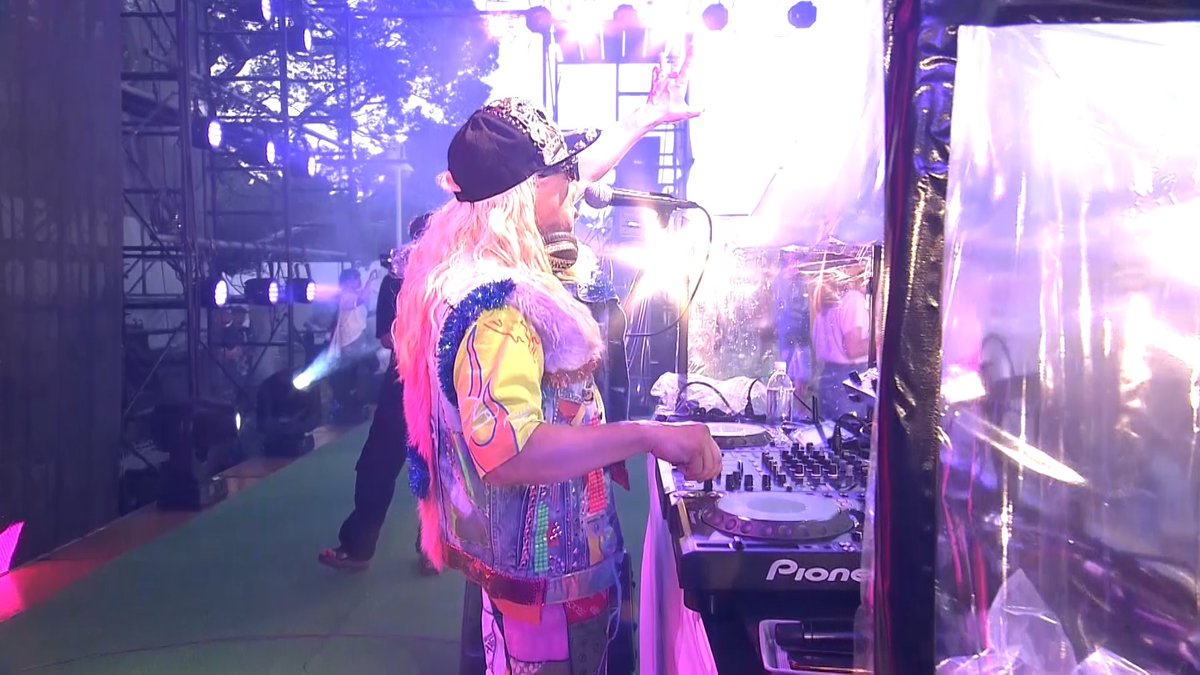 bobfes_official's tweet photo. 【#BOSF23 振り返り】
続いてはDJ KOO💿 @DJKOO_official
懐かしのあの曲からトレンドの曲まで、老若男女全員が盛り上がる最高の時間でした✨
もちろんTRFの「EZ DO DANCE」も💃
日が暮れるにつれて、ステージのライティングも映えてきました🌆
肌寒くなる時間ですが、会場の熱気はまだまだ上がります!
▼アフタームービー📽️クラファンは今日まで!
https://t.co/24GeEp2qI8