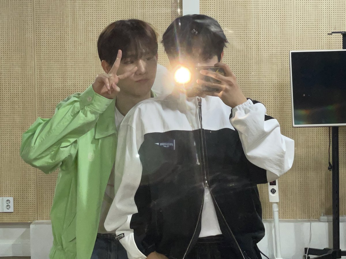 윤서 초록색 너무 잘 어울리는것같아…💚🤍