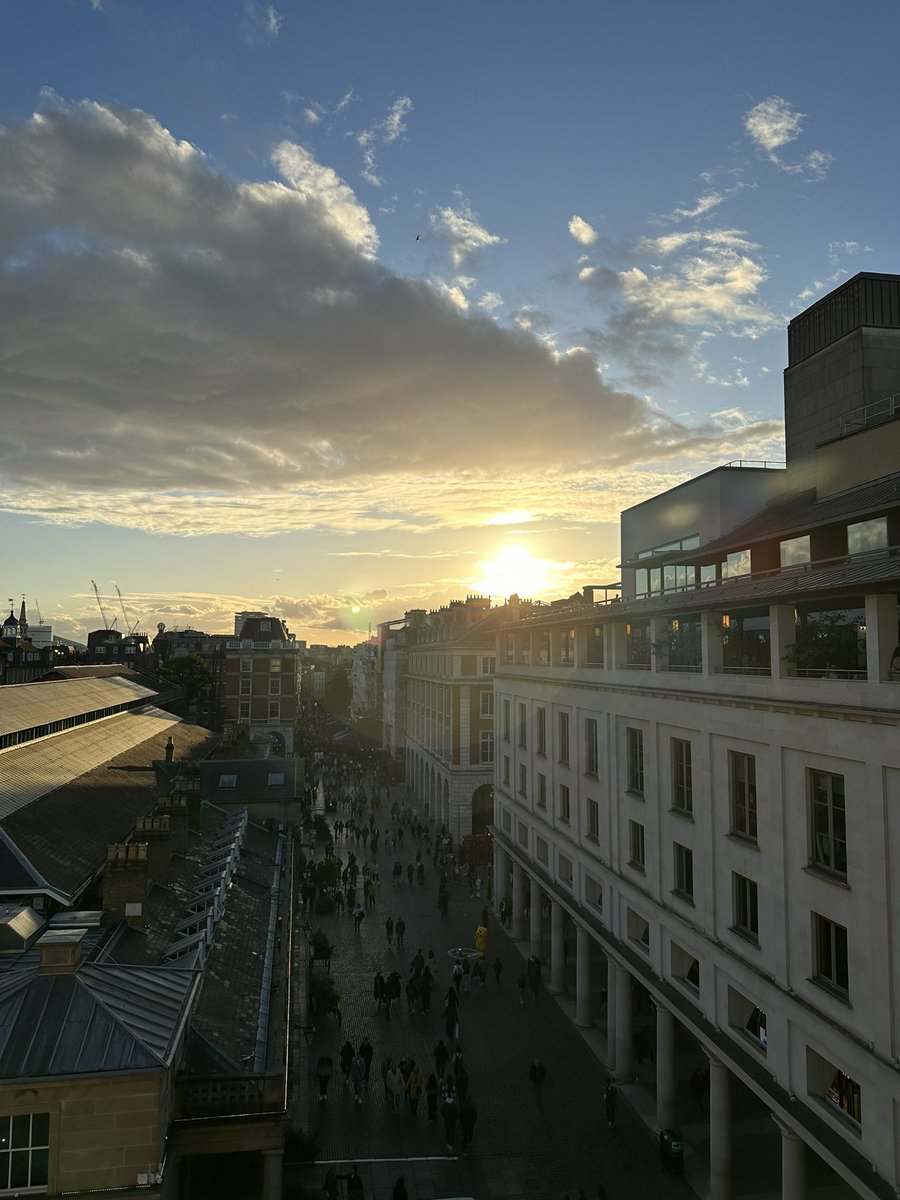 ClaudiaMercer's tweet photo. #London is so precious #Autumn  🌈 pictures from @TheShardLondon &amp; @Nicholsonspubs The Old Thameside Inn &amp; Covent Garden Piazza rooftop terrace  @RoyalOperaHouse https://t.co/4TlmMjzwrL