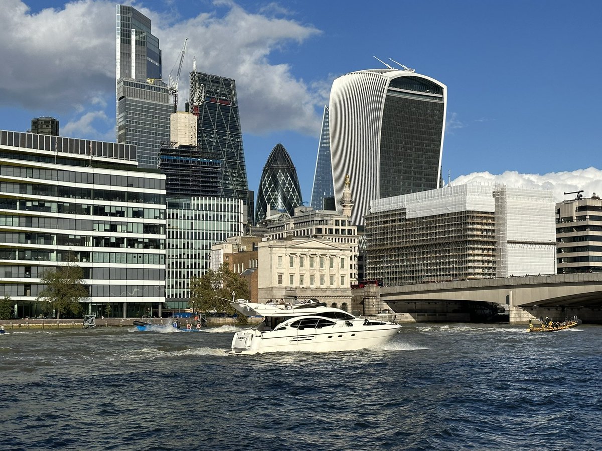 ClaudiaMercer's tweet photo. #London is so precious #Autumn  🌈 pictures from @TheShardLondon &amp; @Nicholsonspubs The Old Thameside Inn &amp; Covent Garden Piazza rooftop terrace  @RoyalOperaHouse https://t.co/4TlmMjzwrL