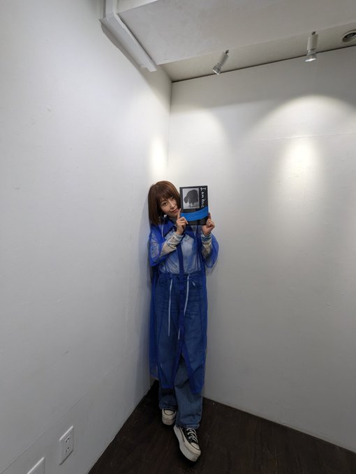 I am here！3日間の個展ありがとうございました!思っていた以上にたくさんの方にお会い出来て、たくさんの方に応援していただいてるんだなあと実感する3日間になりました。本当にありがとうございました🔥作品制作、これからも頑張ります😭  本当にありがとう