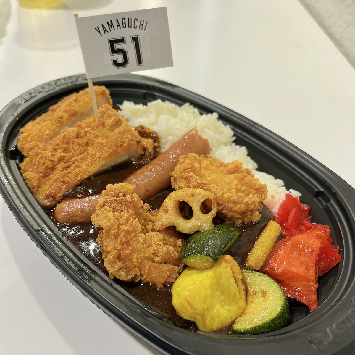 psm_hri's tweet photo. あじゅも投げたのでご飯タイムです…🍛
ぐっちのホームランカレー先週も食べたんだけど美味しすぎてリピ🫰 https://t.co/RIDEUgkNjM