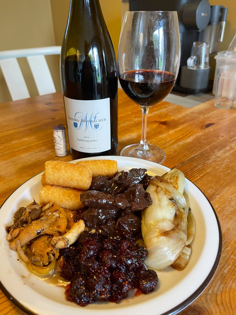 joukesp's tweet photo. #SundayLunch #VenisonStew #Croquettes #CranberrySauce #Endives #ForrestMushrooms #Spätburgunder #Mosbacher
Preparing for the Holiday Season!
Venison stew, croquettes,
Last btl of ‘2014 Spätburgunder by G. Mosbacher. Sorry @jimofayr!
No Brussels Sprouts, @Friscokid49, @JT_in_LA! https://t.co/4DfbHYPoK4