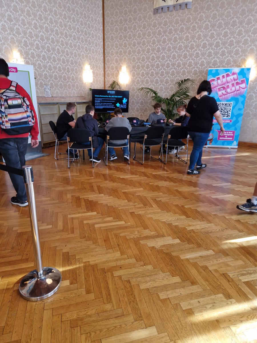 esportsbase_com's tweet photo. Unsere Gaming-Lounge von @GUMRUN_GAME 😍🎉
Kommt vorbei eine Runde zocken ☑️
------
#gamecity #gamingmesse #esportsbase #gaming #gumrun https://t.co/QCVBvW1NL8